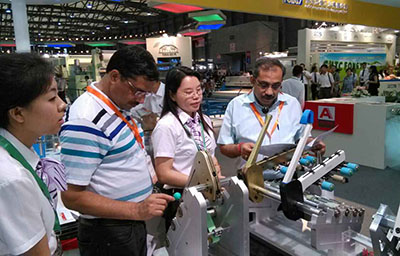 常德纺机新型经编机和摇架加入2014年中国国际纺织机械展览会